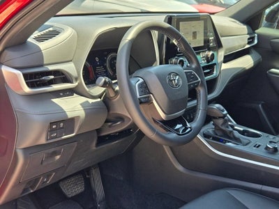 2025 Toyota Highlander XSE