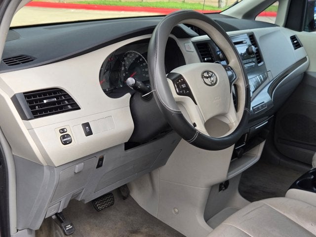 2013 Toyota Sienna LE