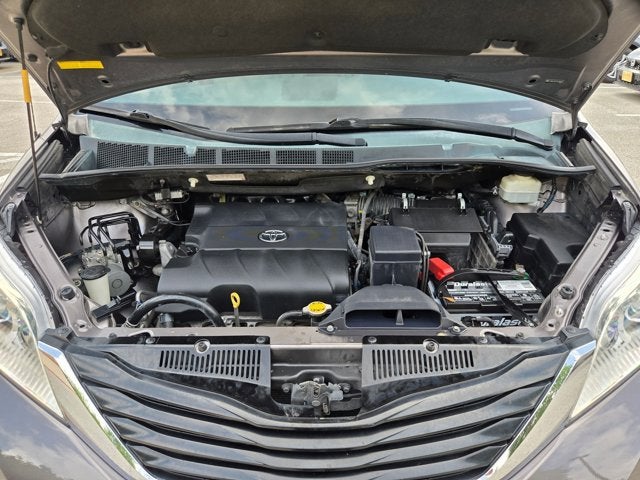 2013 Toyota Sienna LE