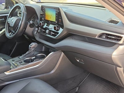 2021 Toyota Highlander Base
