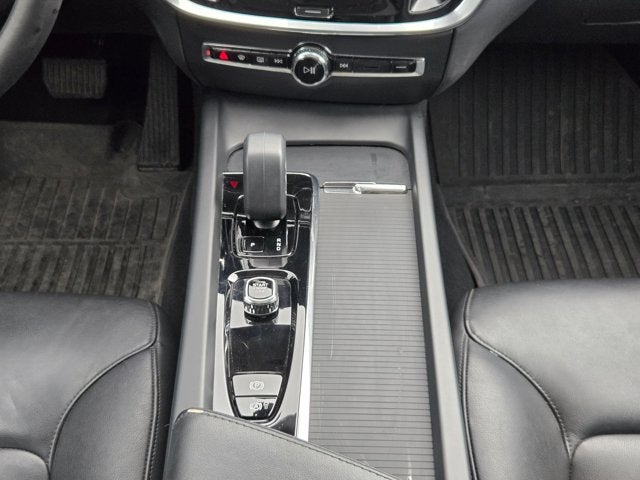 2024 Volvo S60 Core Dark Theme