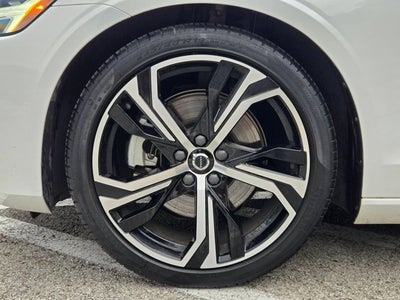 2024 Volvo S60 Core Dark Theme