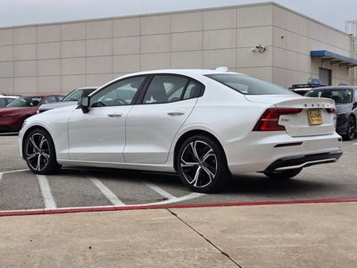 2024 Volvo S60 Core Dark Theme