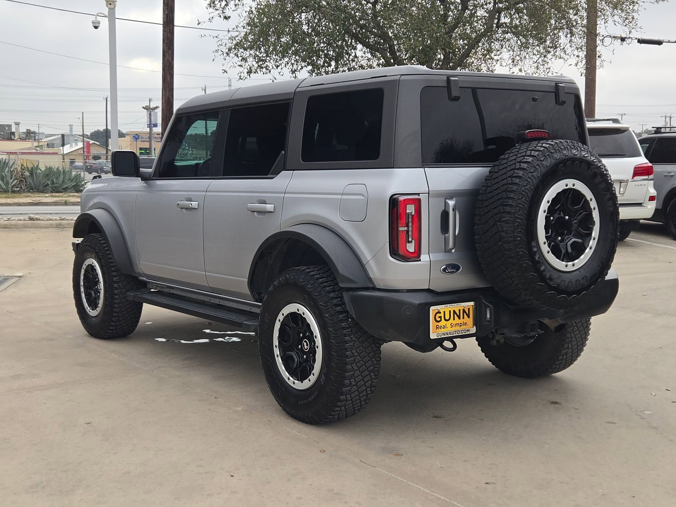 2023 Ford Bronco Base