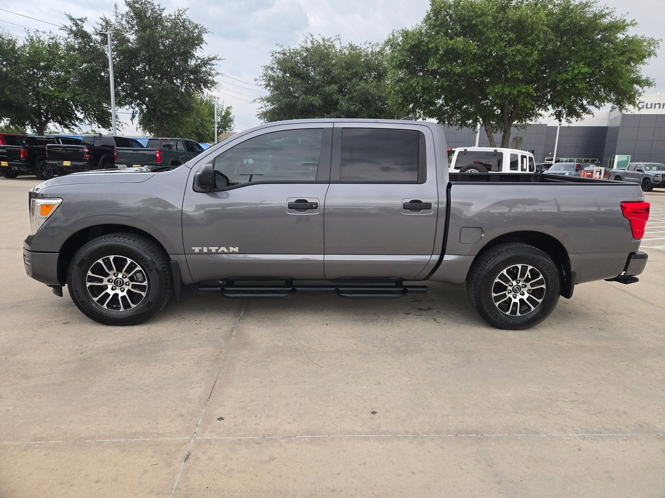 2024 Nissan Titan SV