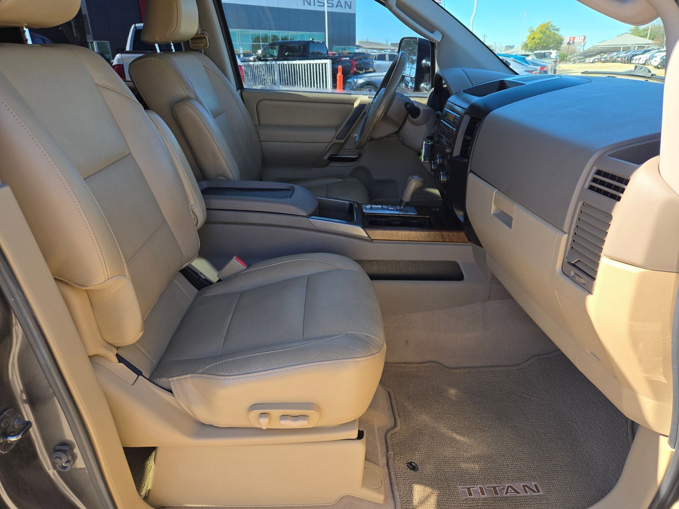 2009 Nissan Titan LE