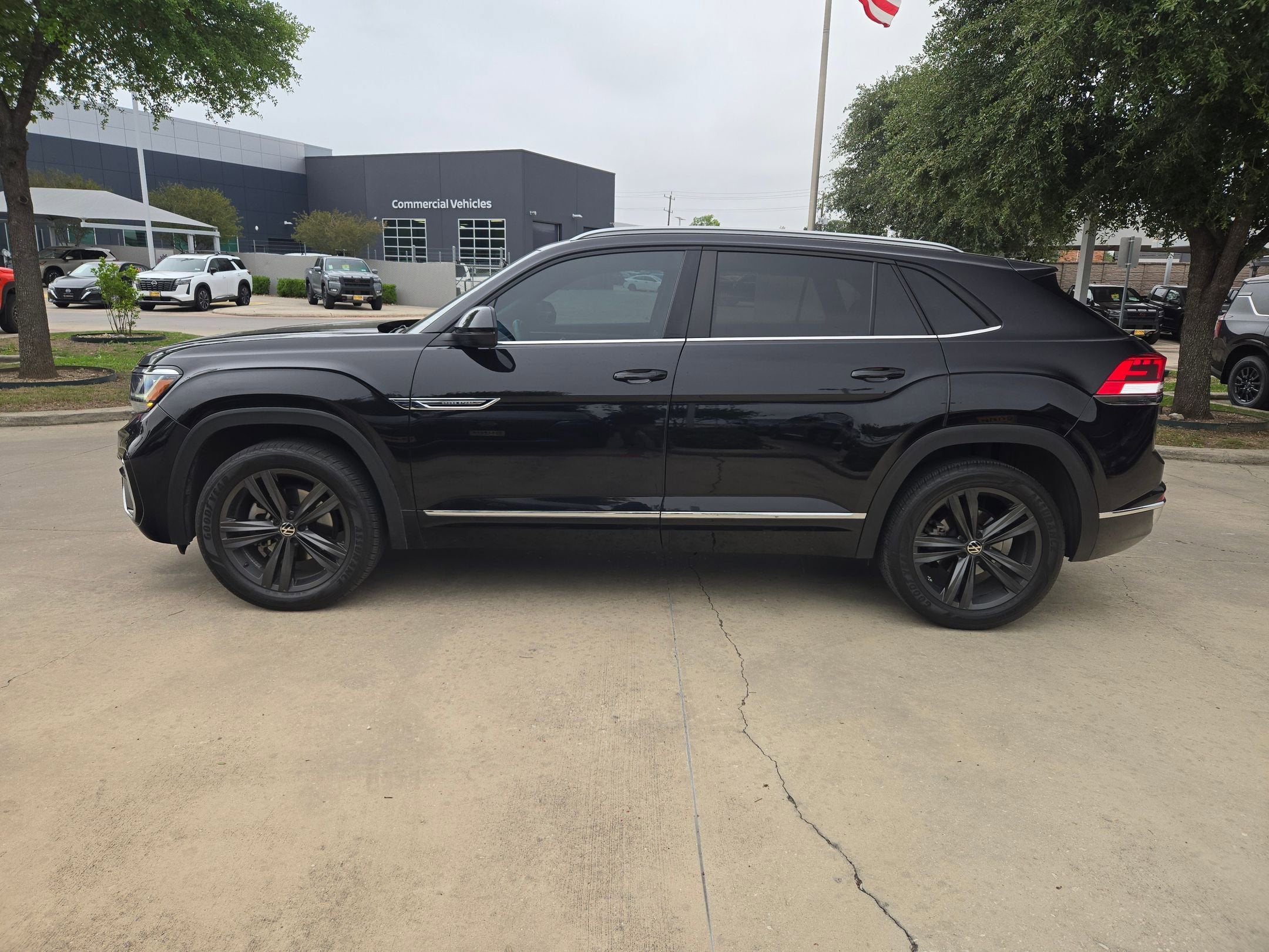 2021 Volkswagen Atlas Cross Sport 3.6L V6 SE w/Technology R-Line