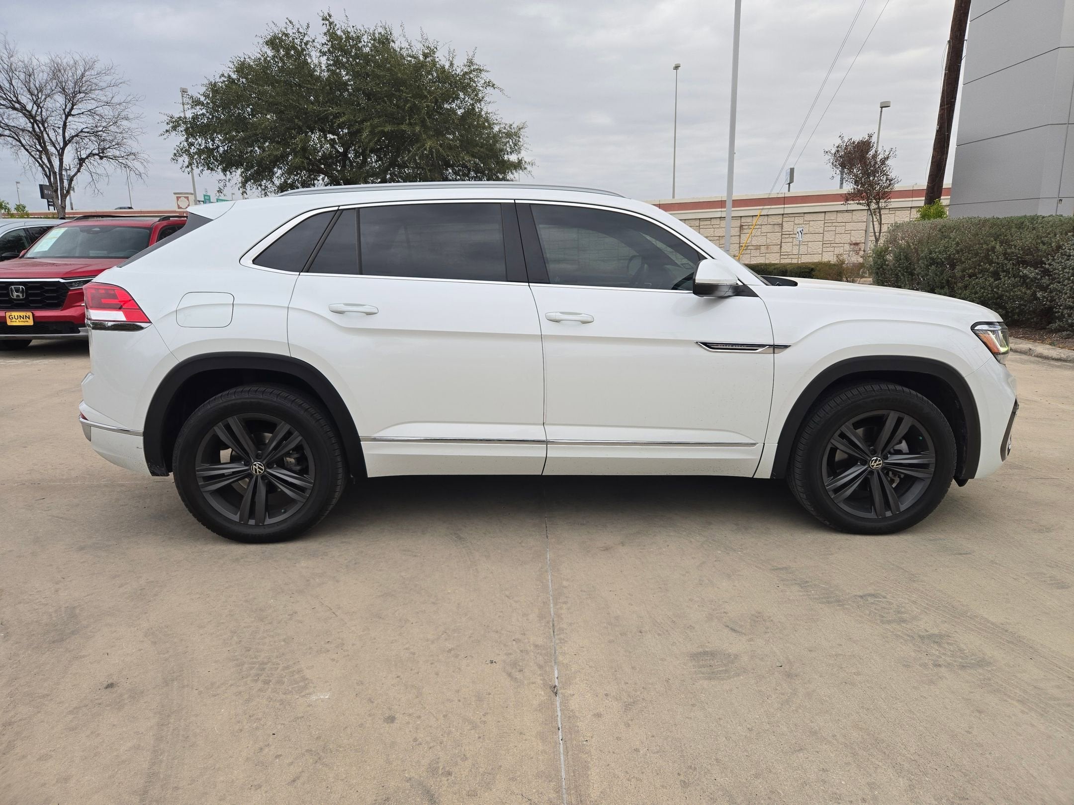 2022 Volkswagen Atlas Cross Sport 2.0T SEL R-Line