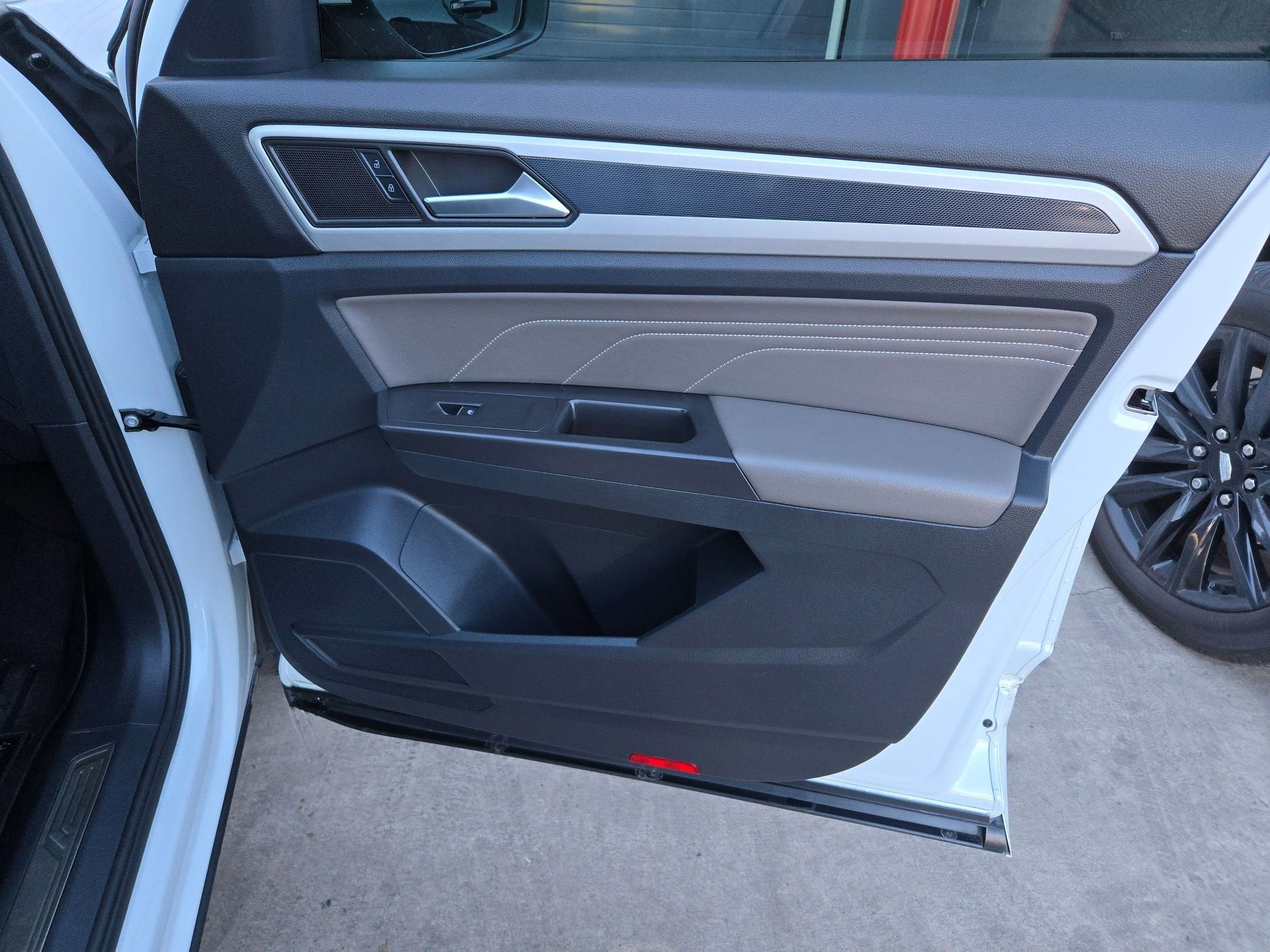 2022 Volkswagen Atlas Cross Sport 2.0T SEL R-Line