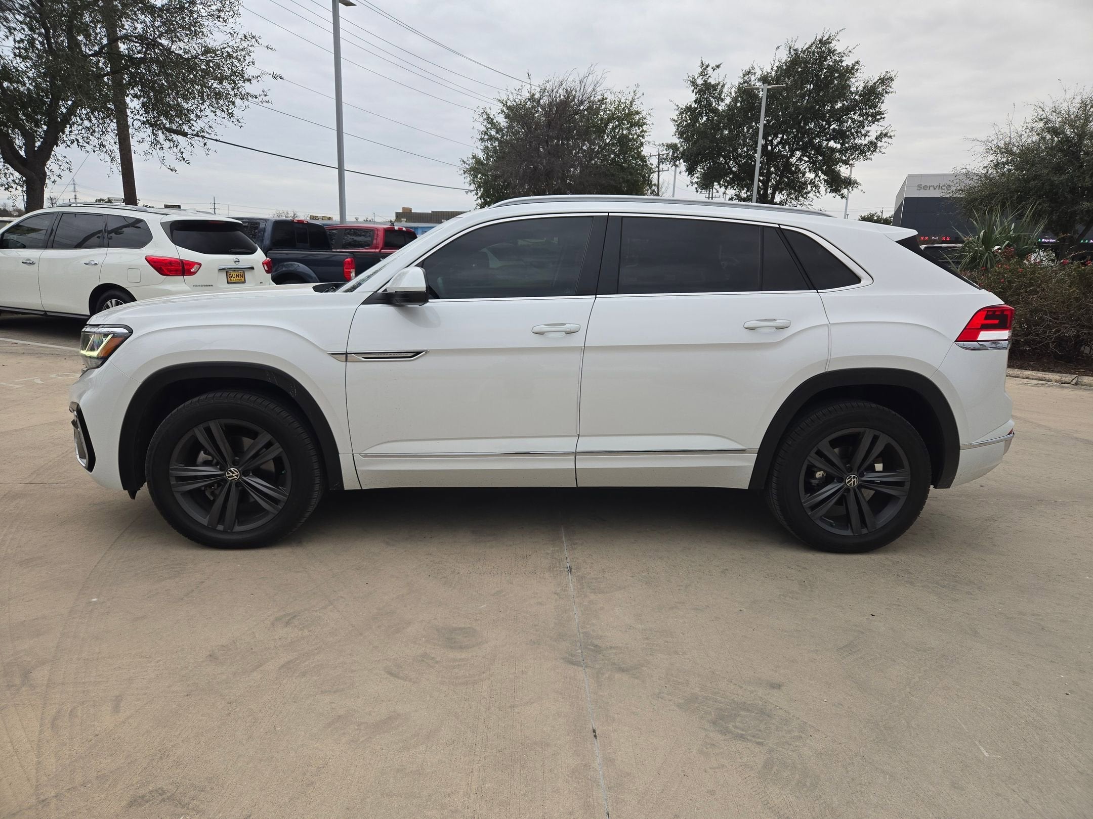 2022 Volkswagen Atlas Cross Sport 2.0T SEL R-Line