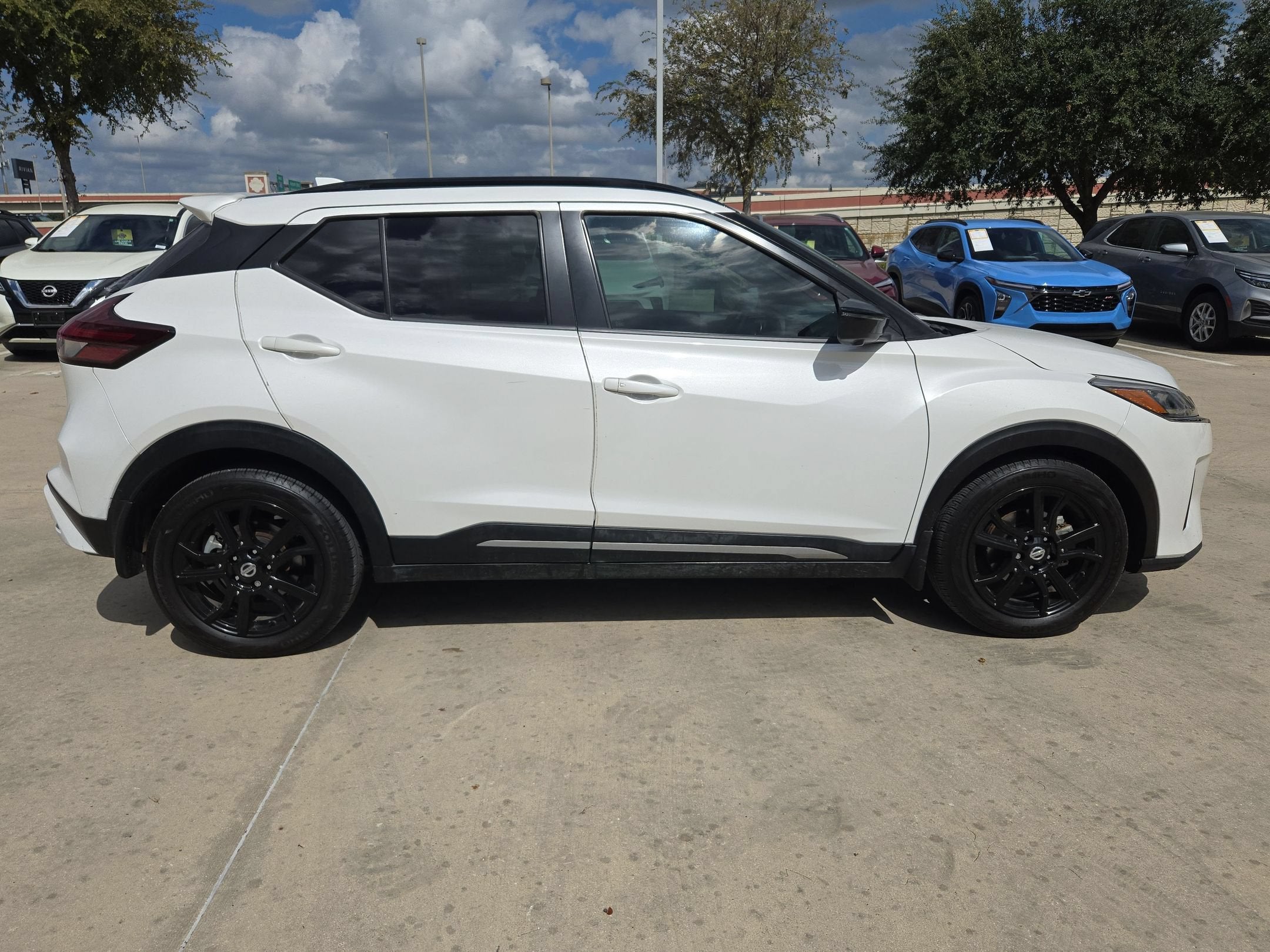 2021 Nissan Kicks SR
