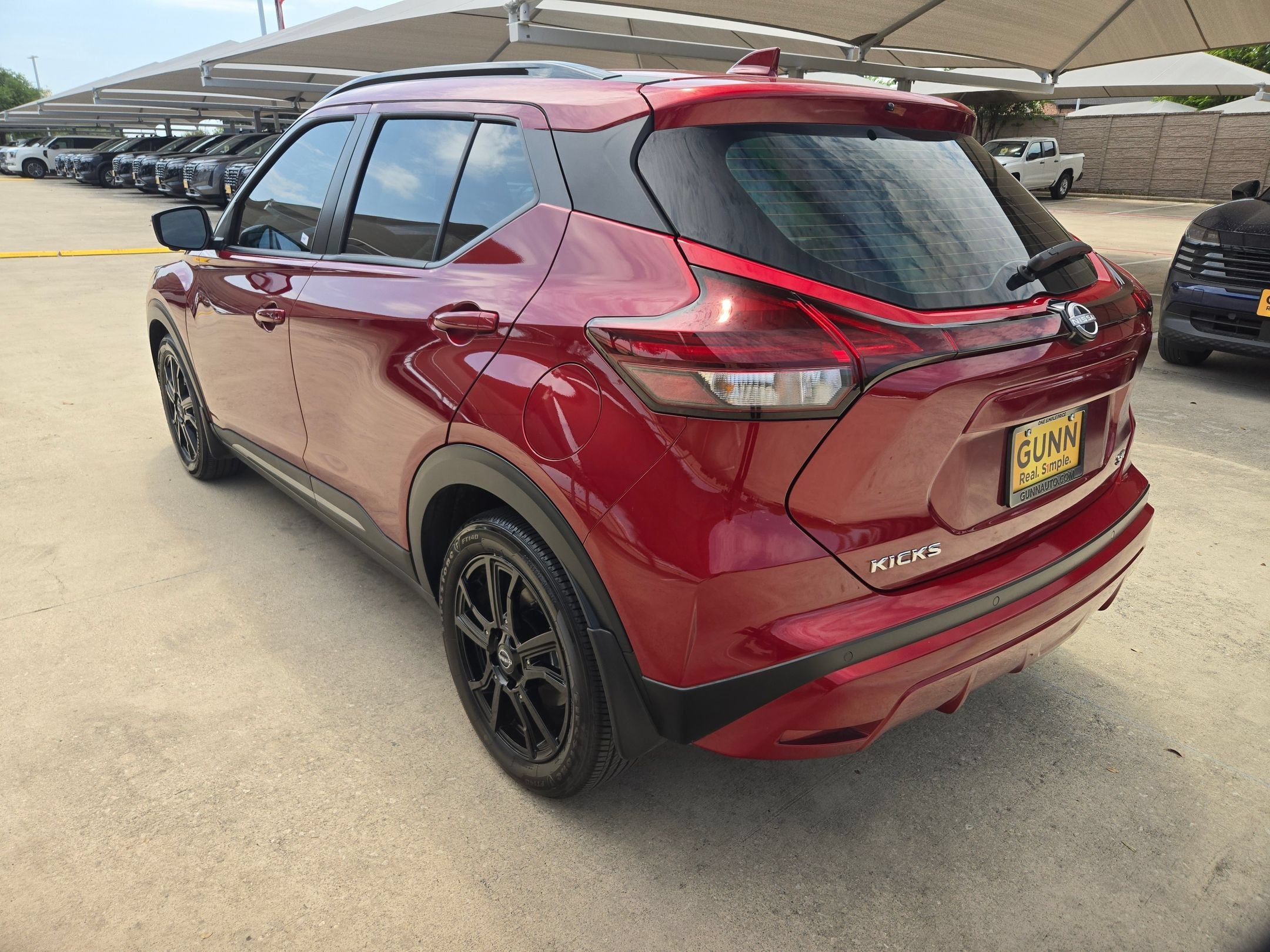2023 Nissan Kicks SR