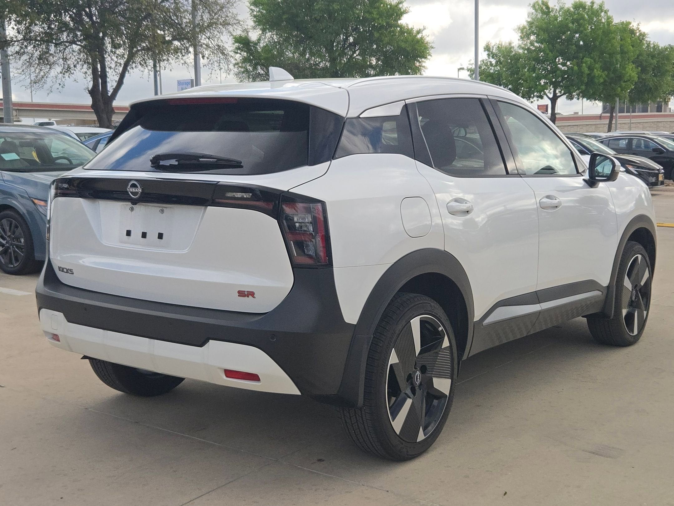 2025 Nissan Kicks SR