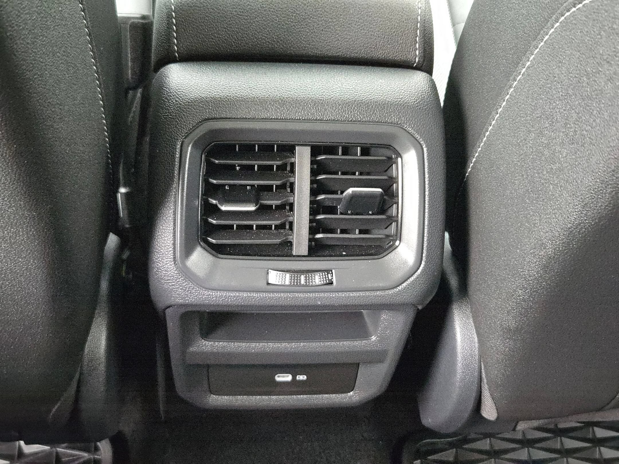 2025 Volkswagen Taos SE Black