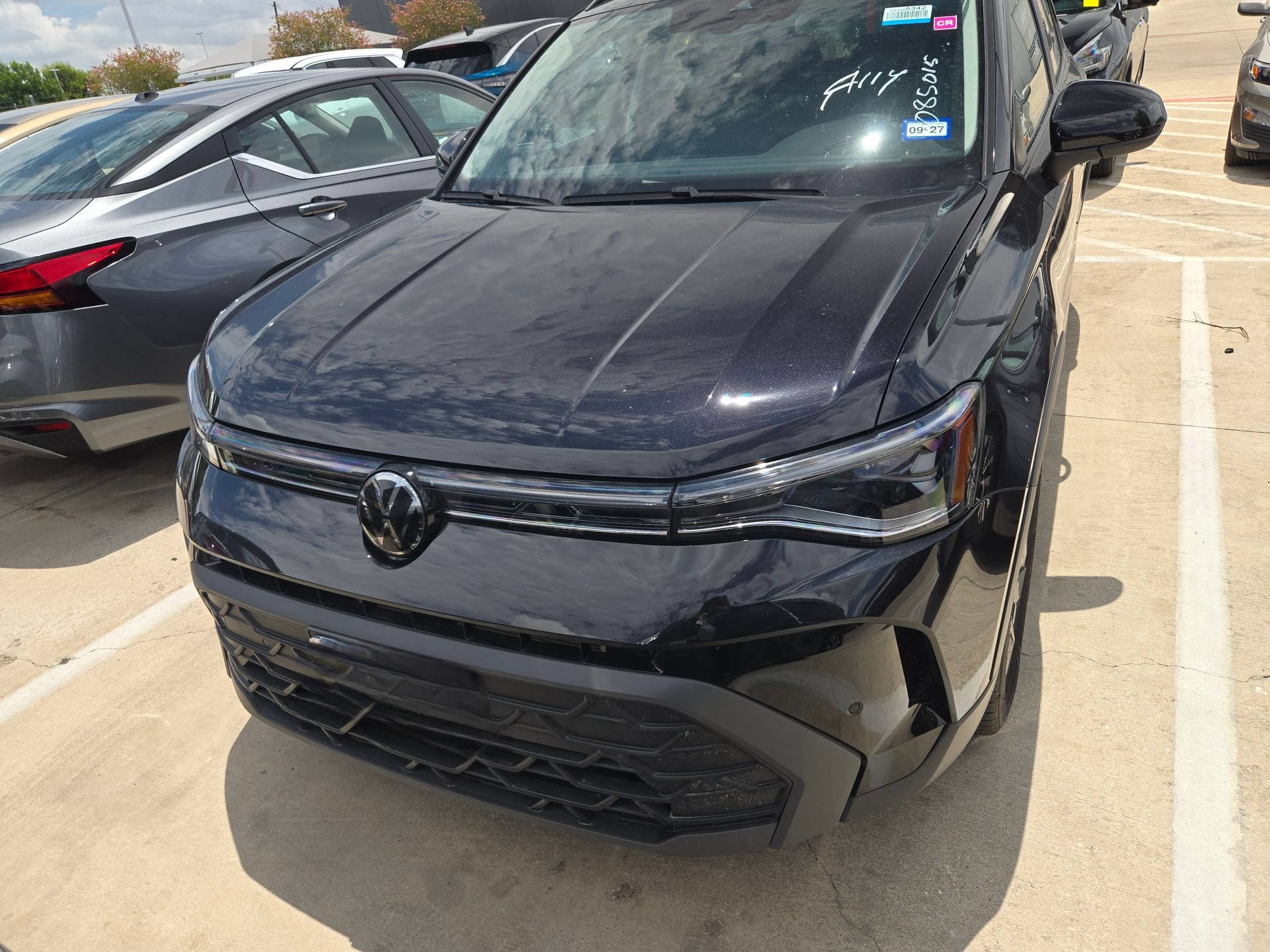 2025 Volkswagen Taos SE Black