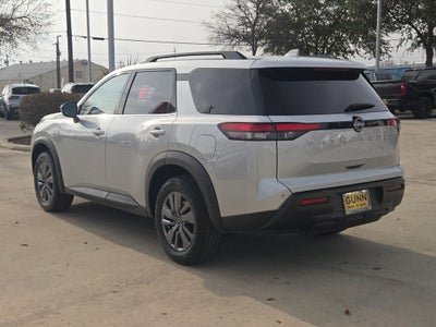 2025 Nissan Pathfinder SV