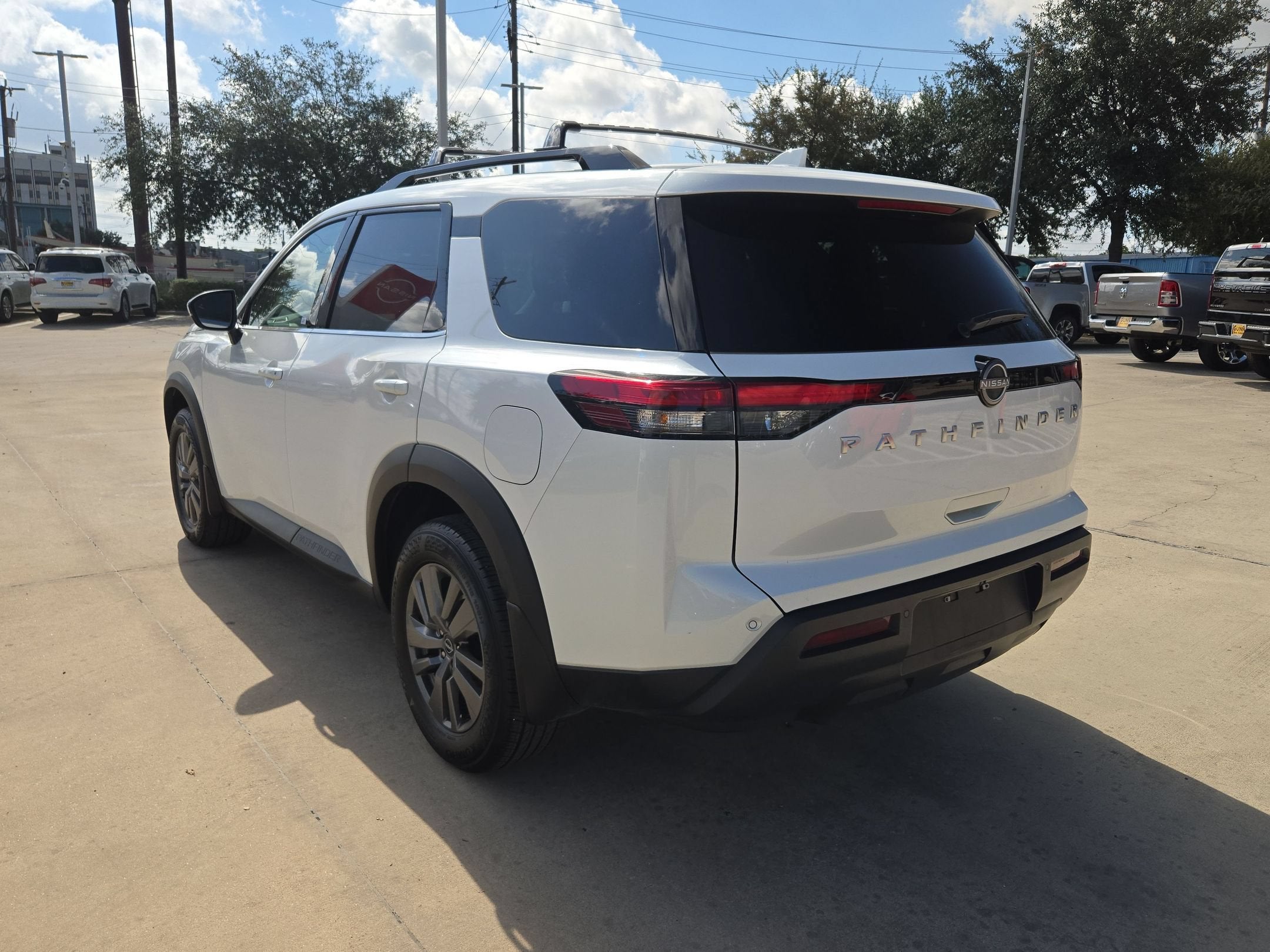 2025 Nissan Pathfinder SV