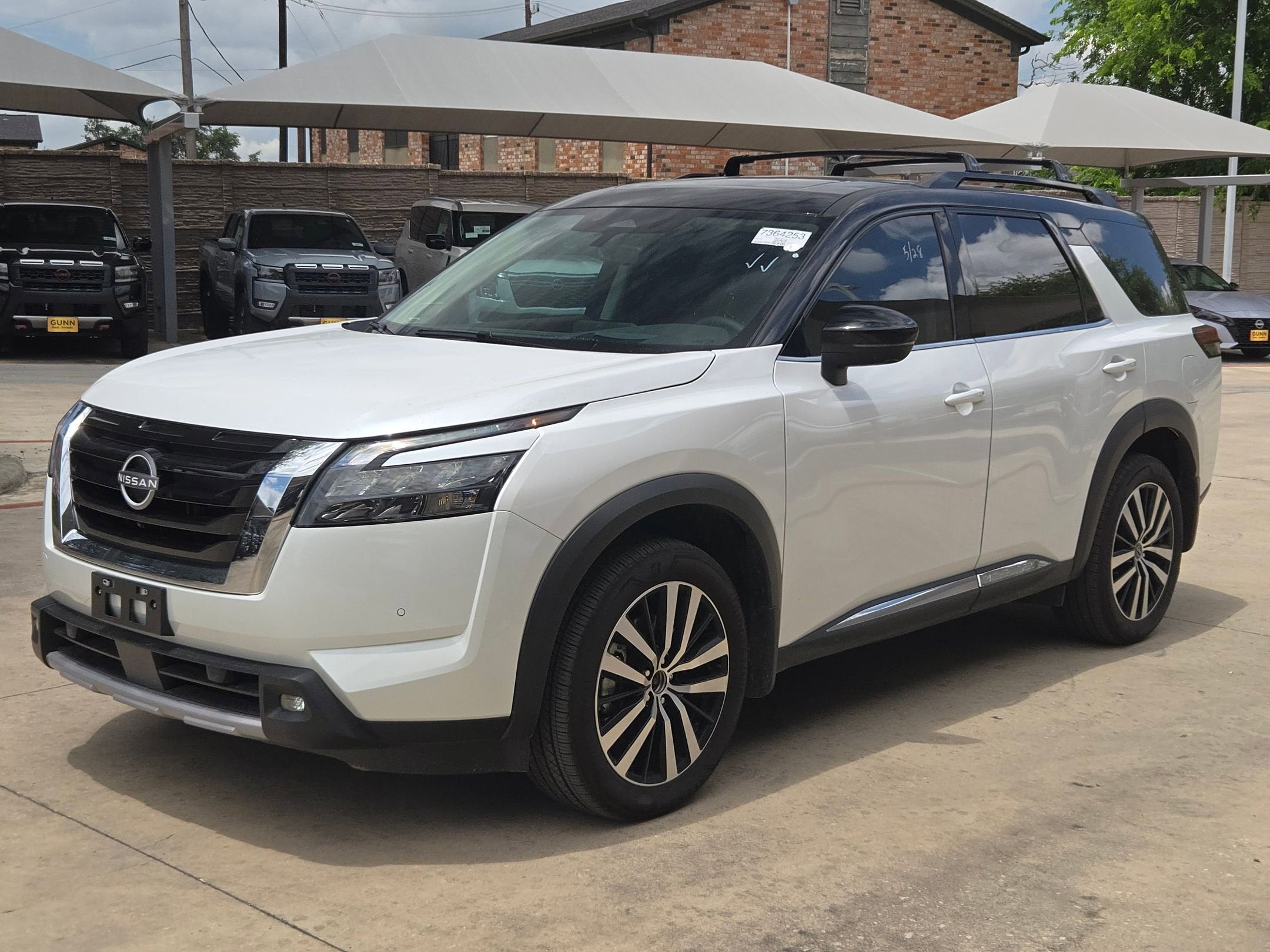 2025 Nissan Pathfinder Platinum