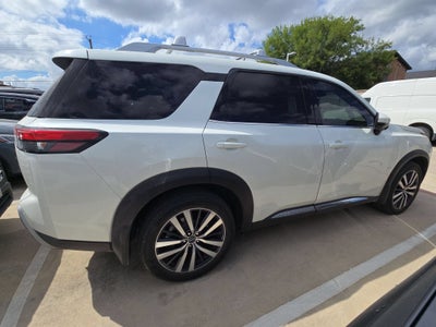 2022 Nissan Pathfinder Platinum