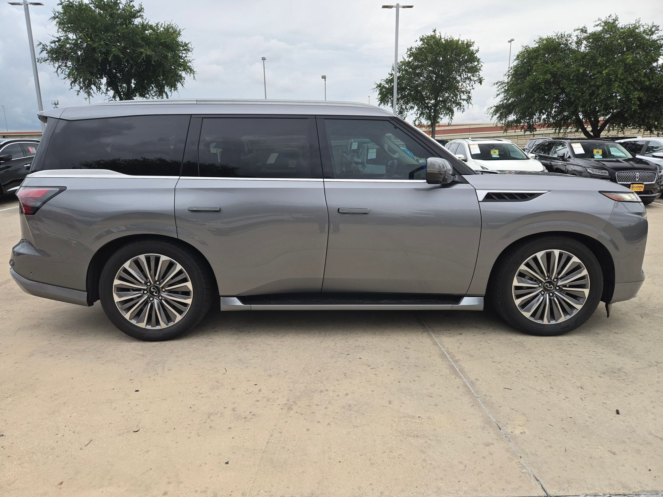 2025 INFINITI QX80 SENSORY