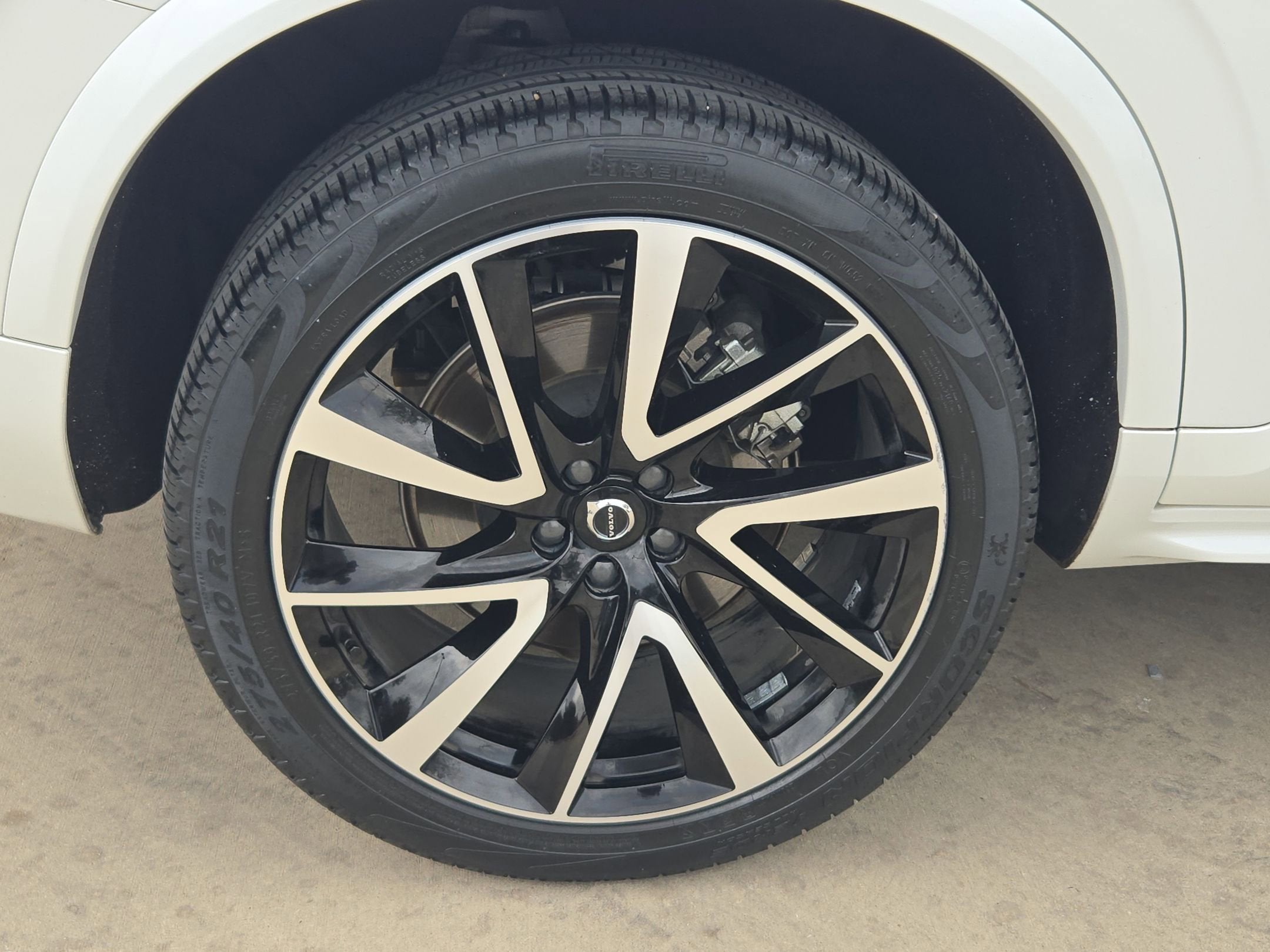 2023 Volvo XC90 Plus