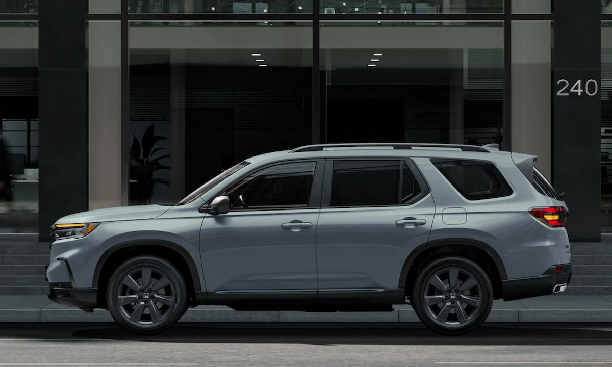 Is the Honda Pilot Safe? Side view of a 2023 Honda Pilot parked